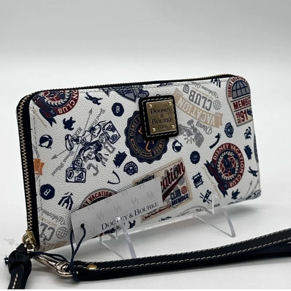 Disney Vacation Club DVC Dooney & Bourke Wallet Wristlet - Picture 1 of 10